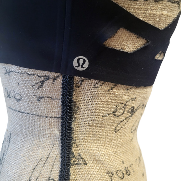 Lululemon solid black strappy sports bra, size 6 - Picture 3 of 5